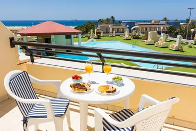 The House of Nonni Ventura - beachfront, ocean view, Wi-Fi, aircon, swimming pool in Morro del Jable, Fuerteventura